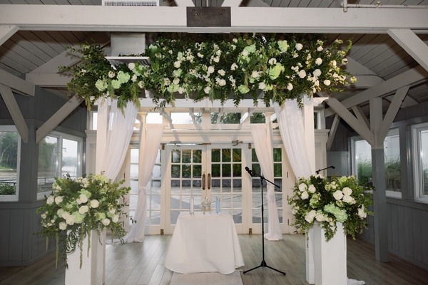 Swan Club On The Harbor