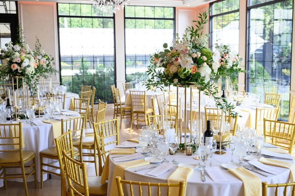 Swan Club On The Harbor