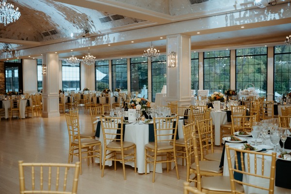 Swan Club On The Harbor