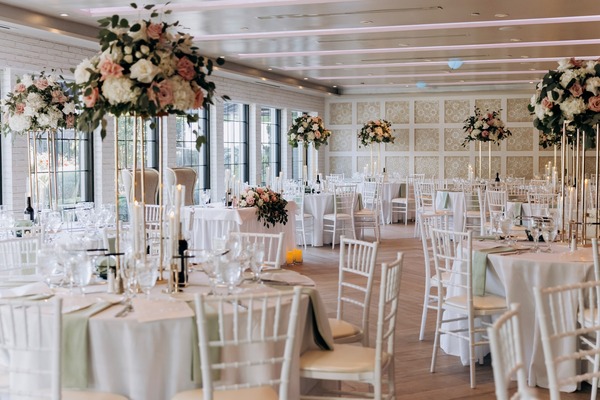 Swan Club On The Harbor