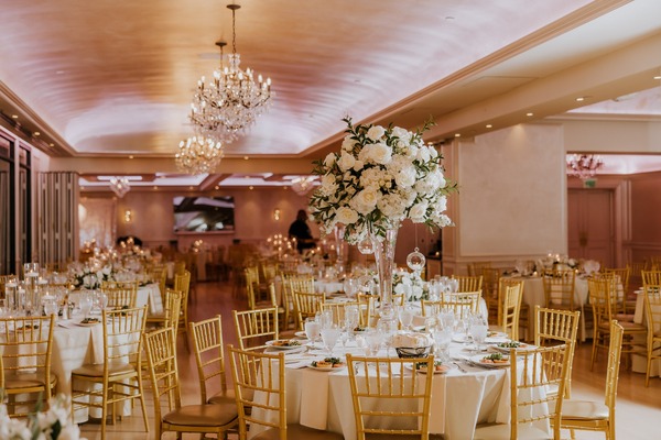 Swan Club On The Harbor