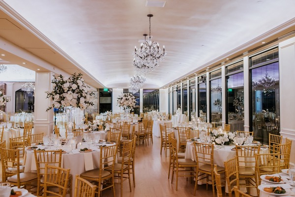 Swan Club On The Harbor