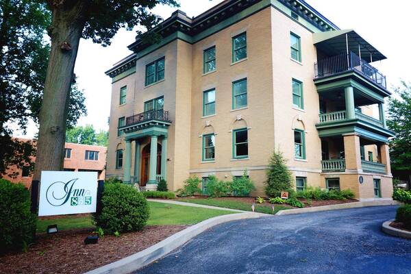 Inn At 835 Historic Hotel Catering & Events