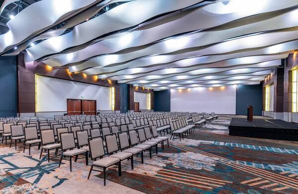 DoubleTree by Hilton Cedar Rapids Convention Complex