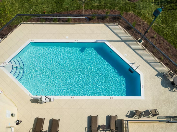 Holiday Inn Express & Suites Franklin - Berry Farms