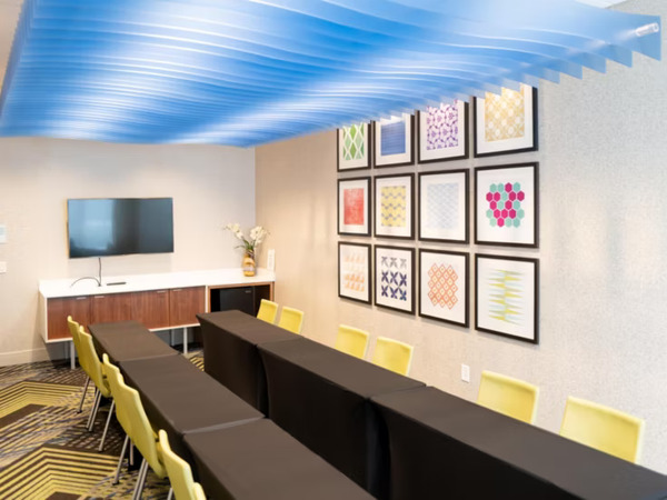 Holiday Inn Express & Suites Franklin - Berry Farms