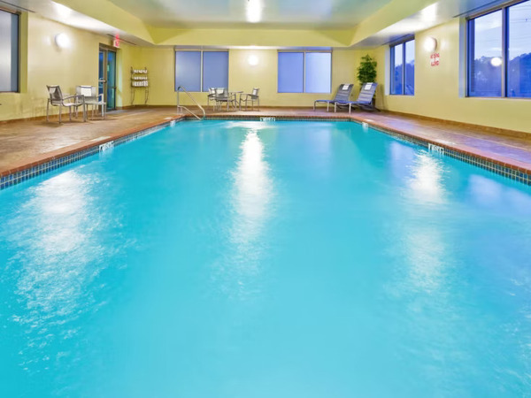 Holiday Inn Express & Suites Memphis/Germantown