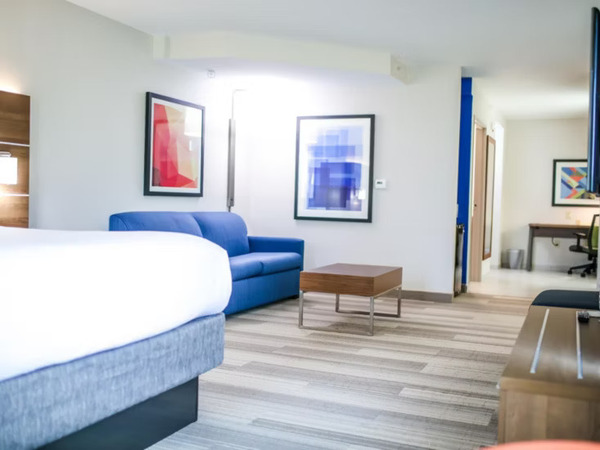Holiday Inn Express & Suites Memphis/Germantown
