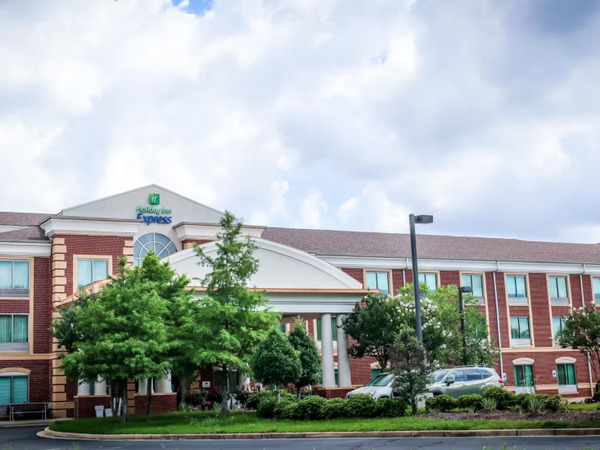 Holiday Inn Express & Suites Memphis/Germantown