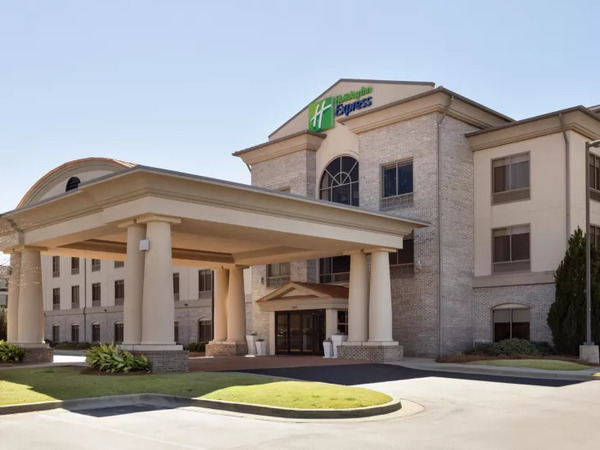 Holiday Inn Express & Suites Opelika Auburn