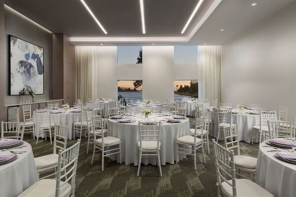 AC Hotel by Marriott South San Francisco/Oyster Point Waterfront