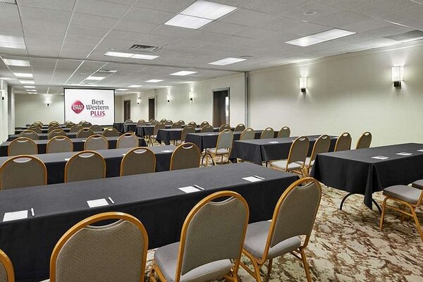 Best Western Plus - Milwaukee Airport Hotel & Conference Center