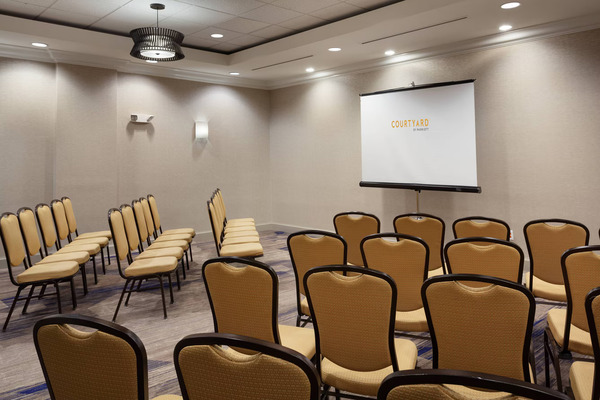 Courtyard Orlando Lake Buena Vista in the Marriott Village