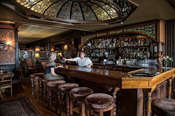 The Mendocino Hotel & Garden Suites and Restaurant