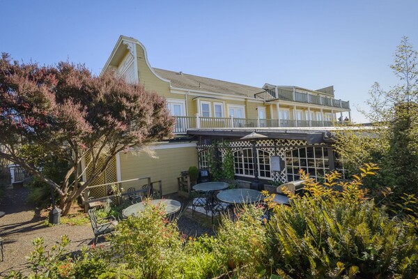 The Mendocino Hotel & Garden Suites and Restaurant