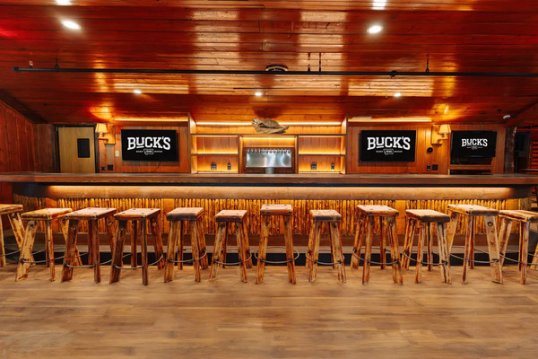 Buck's T-4 Lodge