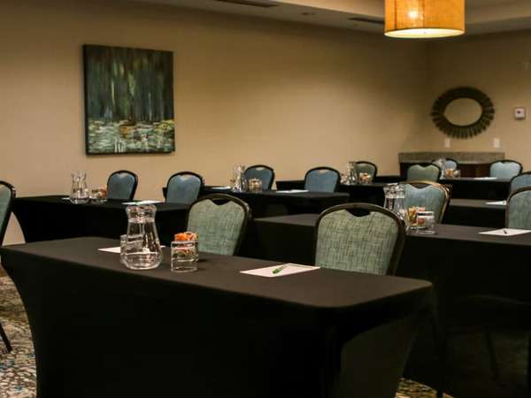 Holiday Inn & Suites Denver Tech Center-Centennial