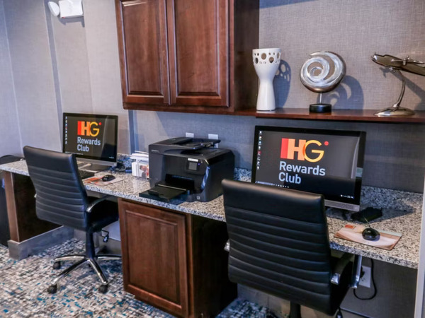 Holiday Inn & Suites Denver Tech Center-Centennial