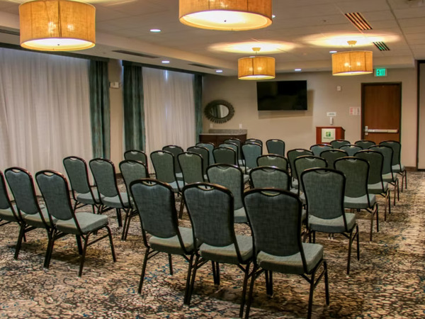 Holiday Inn & Suites Denver Tech Center-Centennial