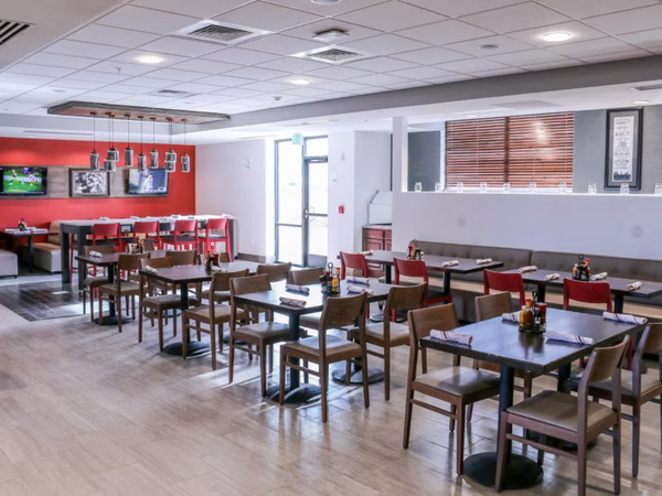 Holiday Inn & Suites Denver Tech Center-Centennial