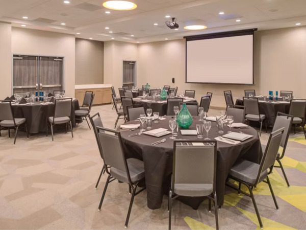 Holiday Inn and Suites Katy Mills