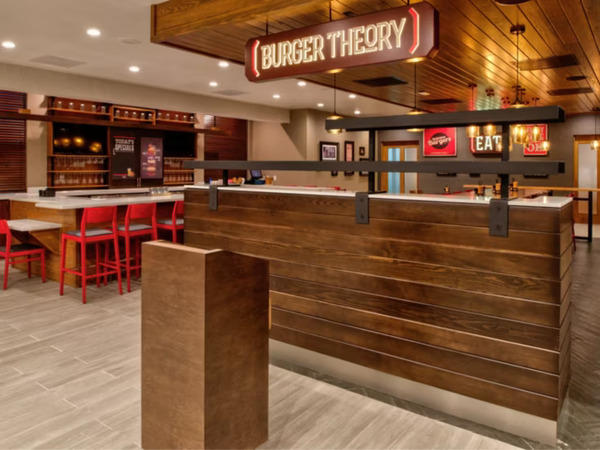 Holiday Inn and Suites Katy Mills