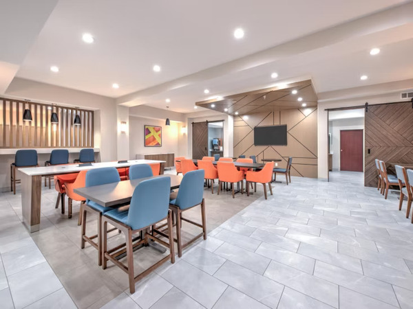 Holiday Inn Express & Suites - Dallas West