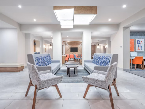 Holiday Inn Express & Suites - Dallas West