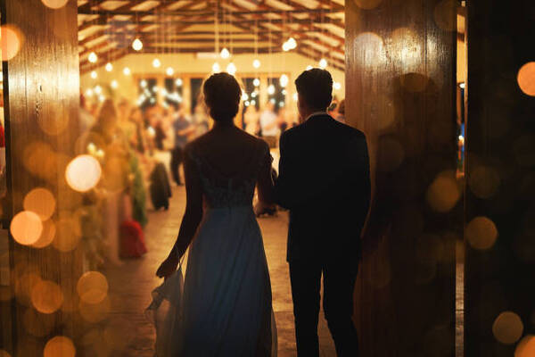 Get Your Wedding Photos & Videos Back In 24 Hours / TALK Wedding Content Creations