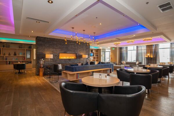 Sandman Signature Mississauga Hotel