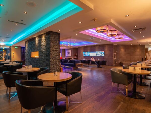 Sandman Signature Mississauga Hotel