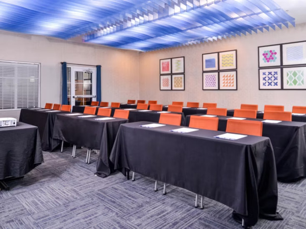 Holiday Inn Express Tampa N I-75 - University Area