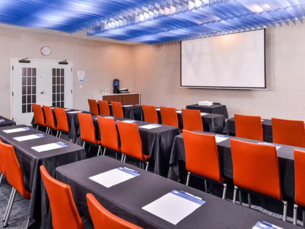 Holiday Inn Express Tampa N I-75 - University Area