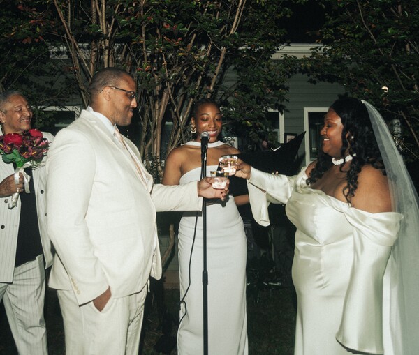 (Un)Veiled Divine Technologies