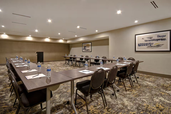 DoubleTree by Hilton St. Louis-Airport