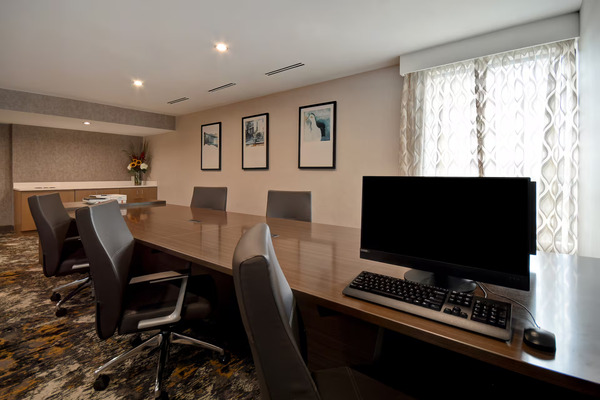 DoubleTree by Hilton St. Louis-Airport