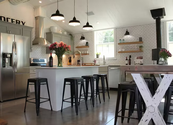 Bella's Farmhouse and Venue