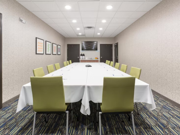 Holiday Inn Express & Suites Rushmore South