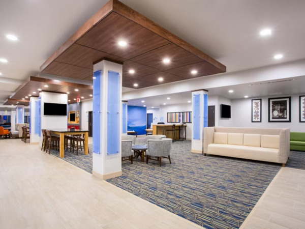 Holiday Inn Express & Suites Rushmore South