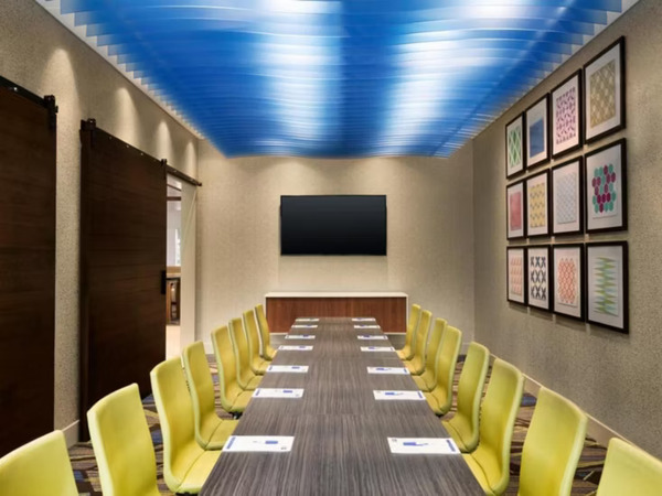 Holiday Inn Express & Suites /Oak Grove