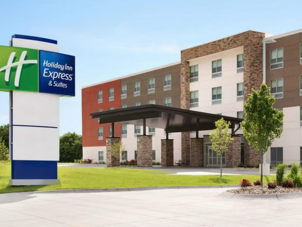 Holiday Inn Express & Suites /Oak Grove