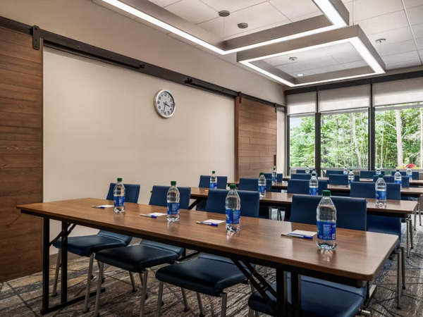 Holiday Inn Express & Suites Rhinelander