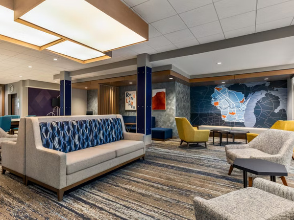 Holiday Inn Express & Suites Rhinelander