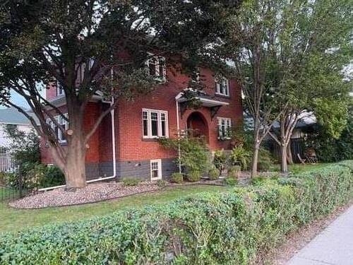 Nicklin House & Travel Cafe