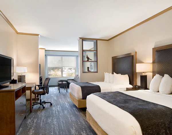 ClubHouse Hotel & Suites Pierre