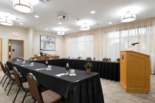 ClubHouse Hotel & Suites Sioux Falls