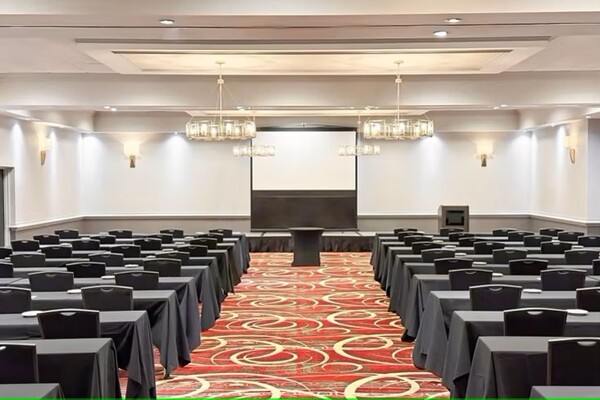 Crowne Plaza Newark Airport