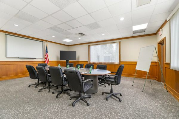 Fairway Inn & Suites