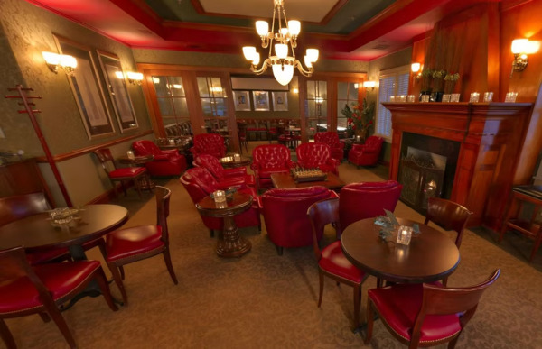 Hangar Hotel and Conference Center