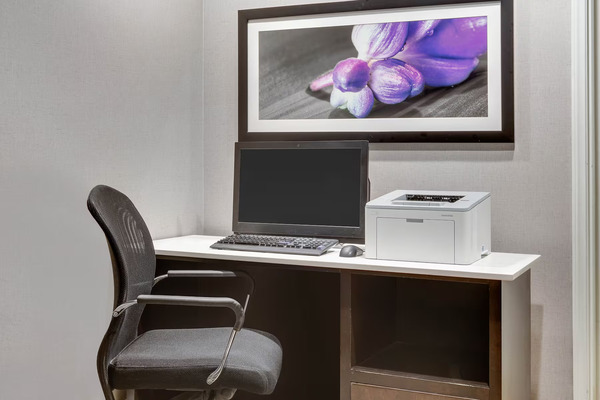 La Quinta Inn & Suites by Wyndham Dallas - Addison Galleria